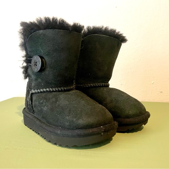 UGG Bailey Button II 1017400 Toddler US 6 Snow Boots Black Suede Wool Lined - Picture 1 of 7
